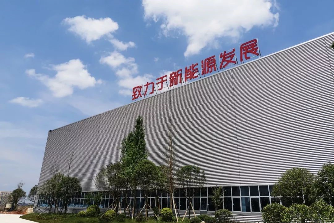经营中心的“硬核精英”：面对客户，，，，，，，我们始终钻营极致
