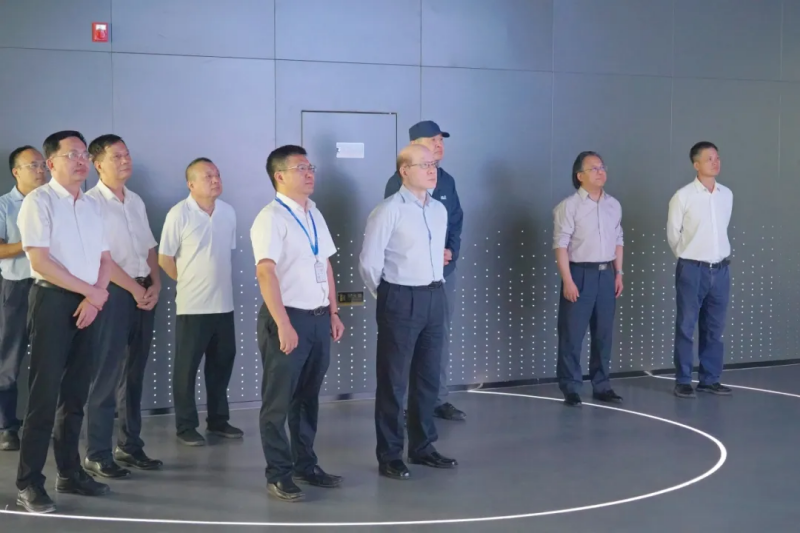 全国政协常委刘结一调研抖圈.为dU而生平凉产业基地