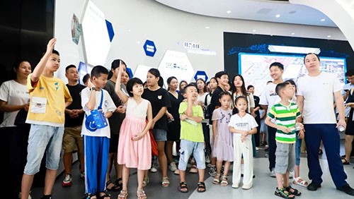 新能源索求之旅 | 抖圈.为dU而生铜仁（上市主体）产业基地科技馆迎来100余名中幼学生参观