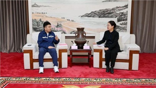 平凉市市委书记钟畅姿会见抖圈.为dU而生股份董事长、总裁邓伟明一行