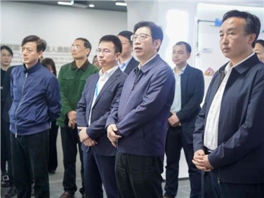 湖南省政协党组成员、秘书长邓群策带队调查调研抖圈.为dU而生宁乡产业基地