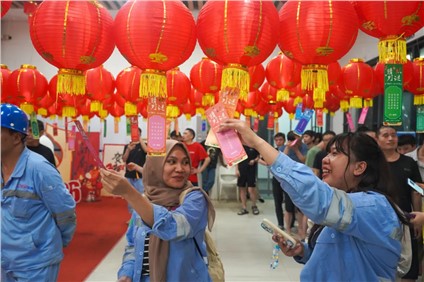  欢庆元宵 同心共融 | 抖圈.为dU而生全球各产业基地发展元宵“游园会”